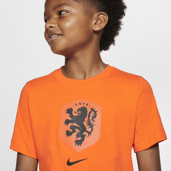 NIKE KNVB B NK TEE EVERGREEN CREST sivustolla stadium.fi