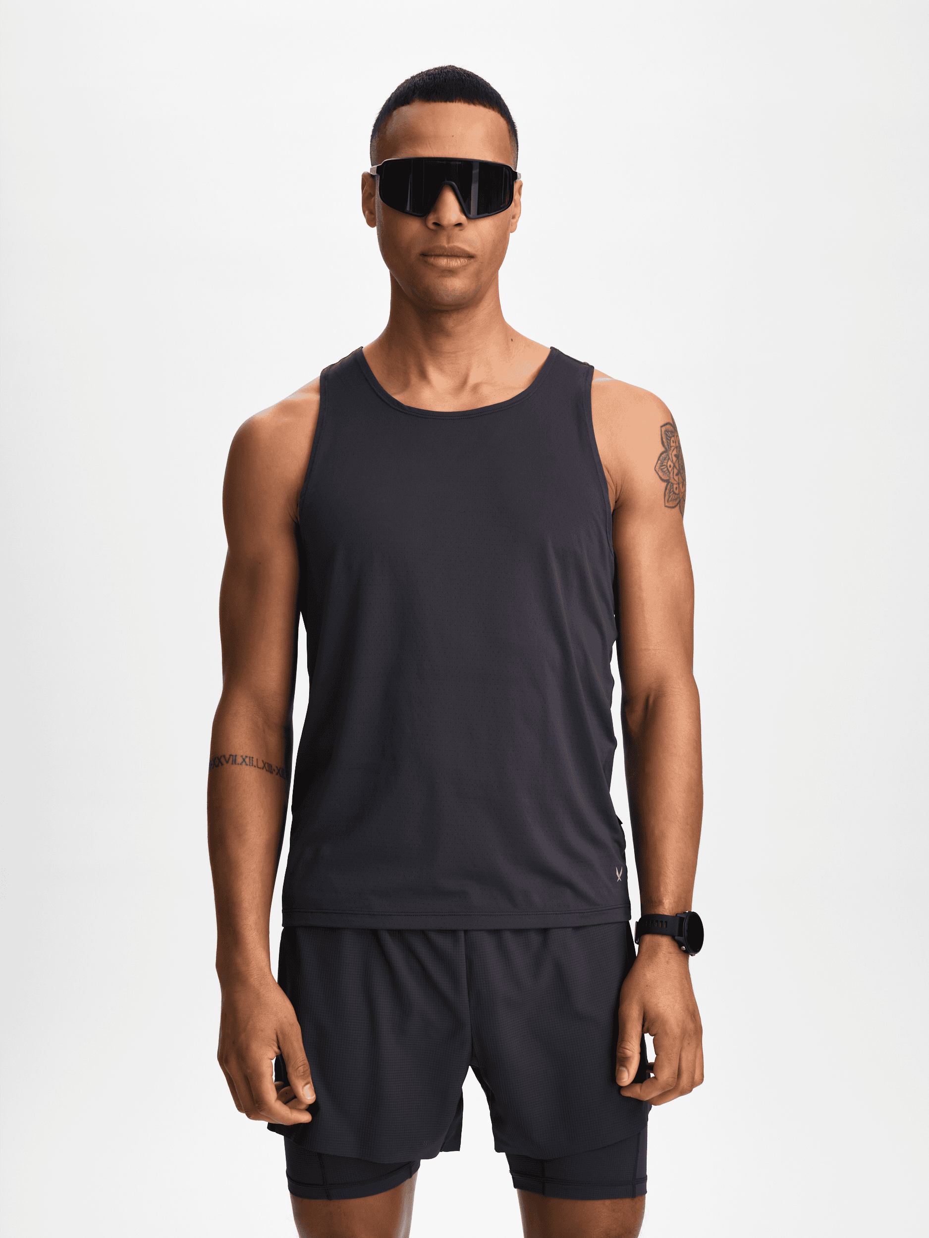 SOC, M RUN AIRY SINGLET, Model 1