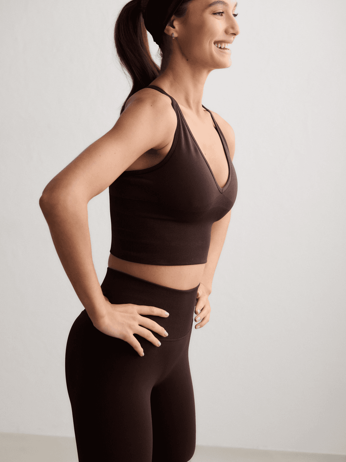 AIM´N, Shape Seamless Cross Back Bralette, Model 1