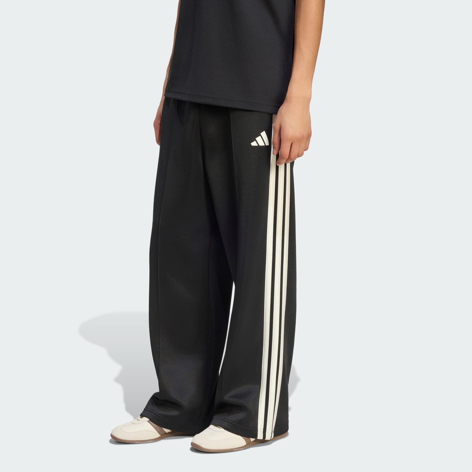 Adidas, Adidas Stadium Byxor Med Lös Passform Och Öppna Benslut, Model 1