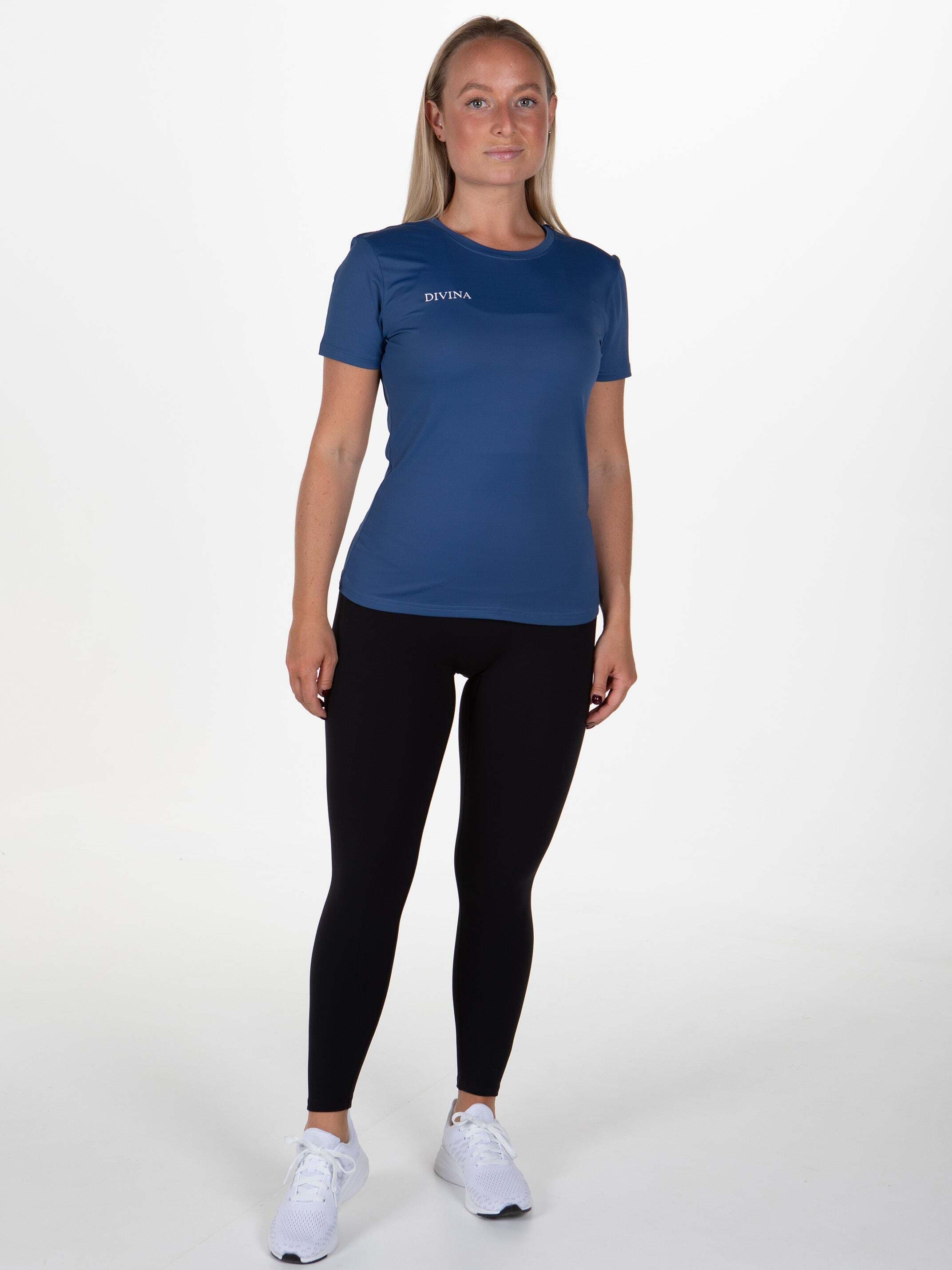 divina, Divina T-shirt 'pono', Model 1
