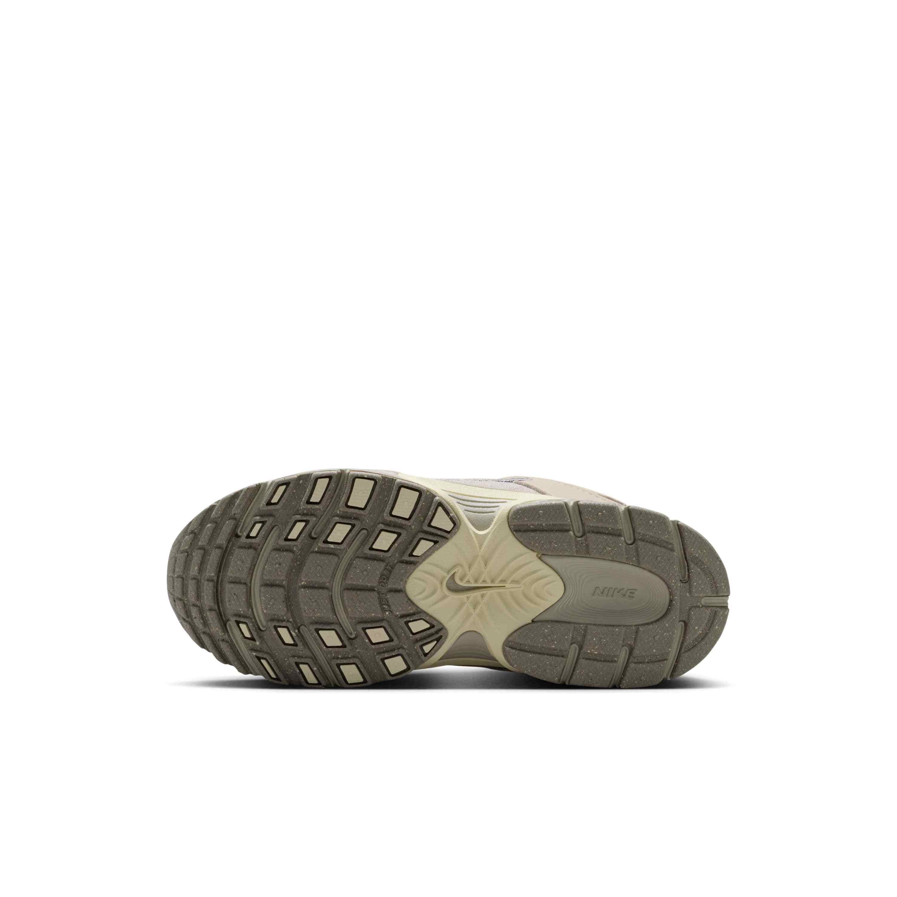 Nike, Younger Kids' Shoes V5 Runner Suede, Detail 1