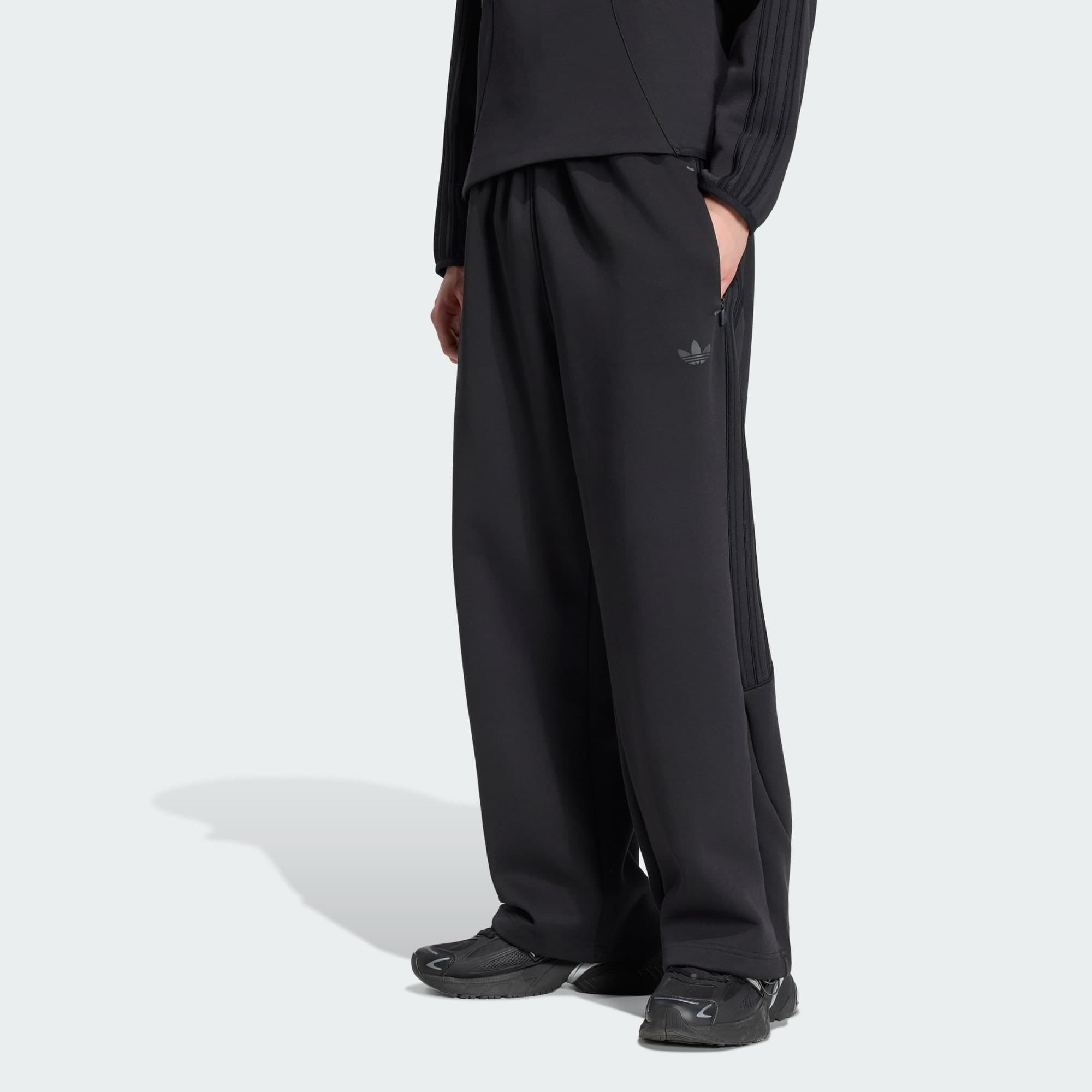 ADIDAS ORIGINALS, Adidas Originals Spacer Teamgeist 26 Cutline Open Hem Byxor, Model 1