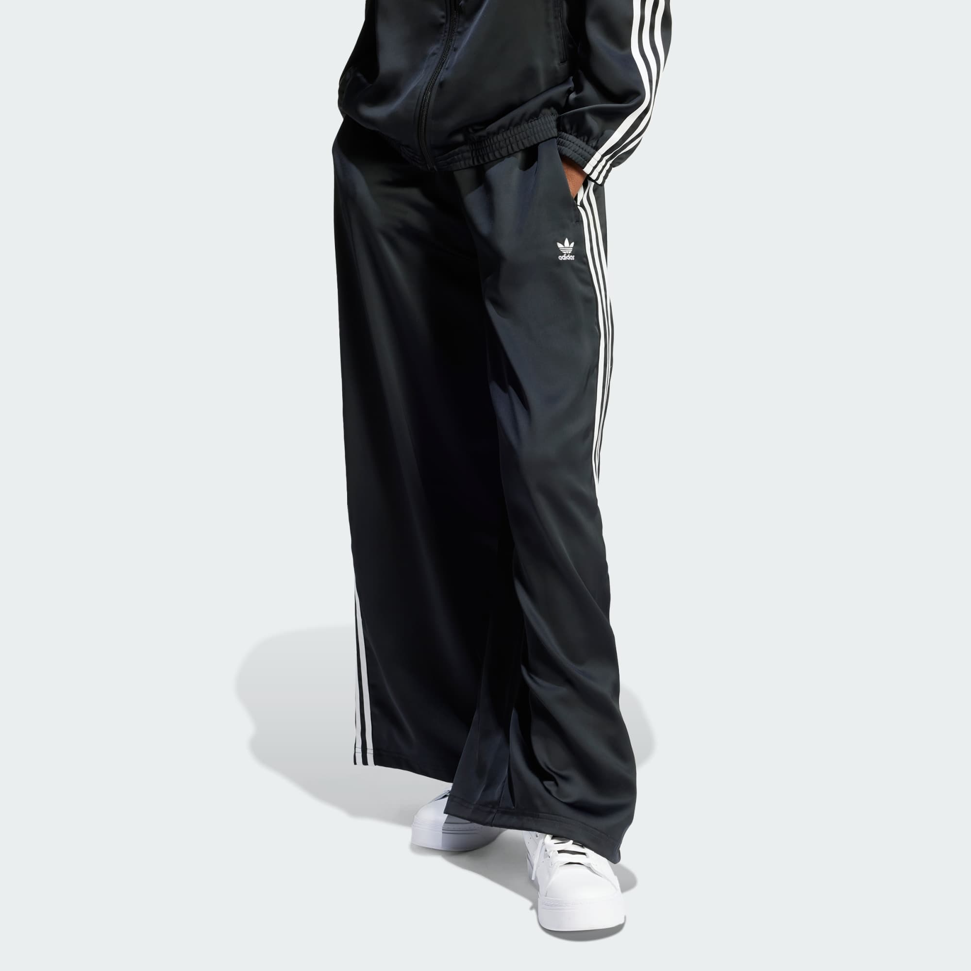 ADIDAS ORIGINALS, Adidas Originals Adicolor Satin Träningsbyxor Med Vida Ben, Model 1