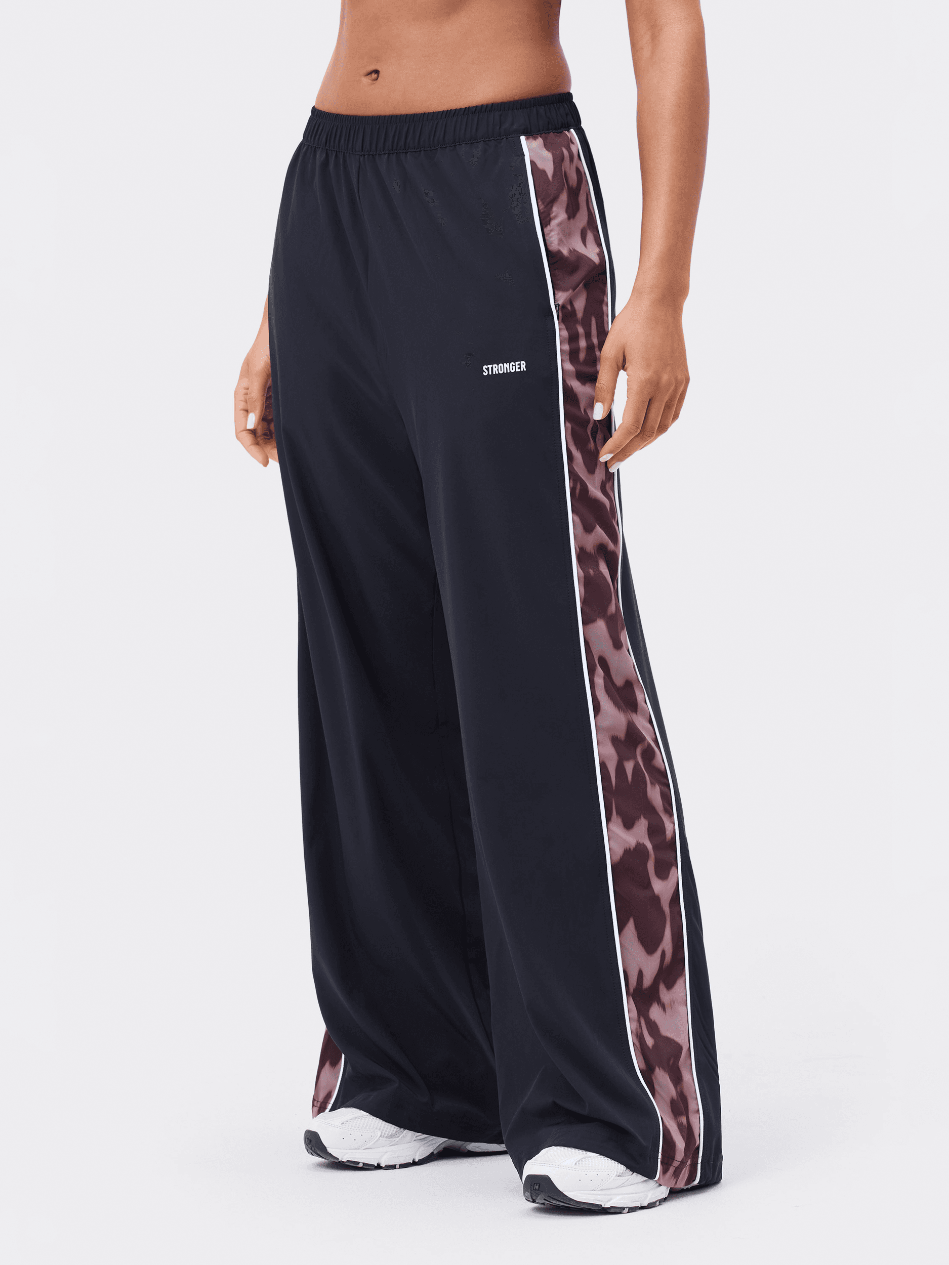 STRONGER, W BREEZY WOVEN PANTS, Model 1