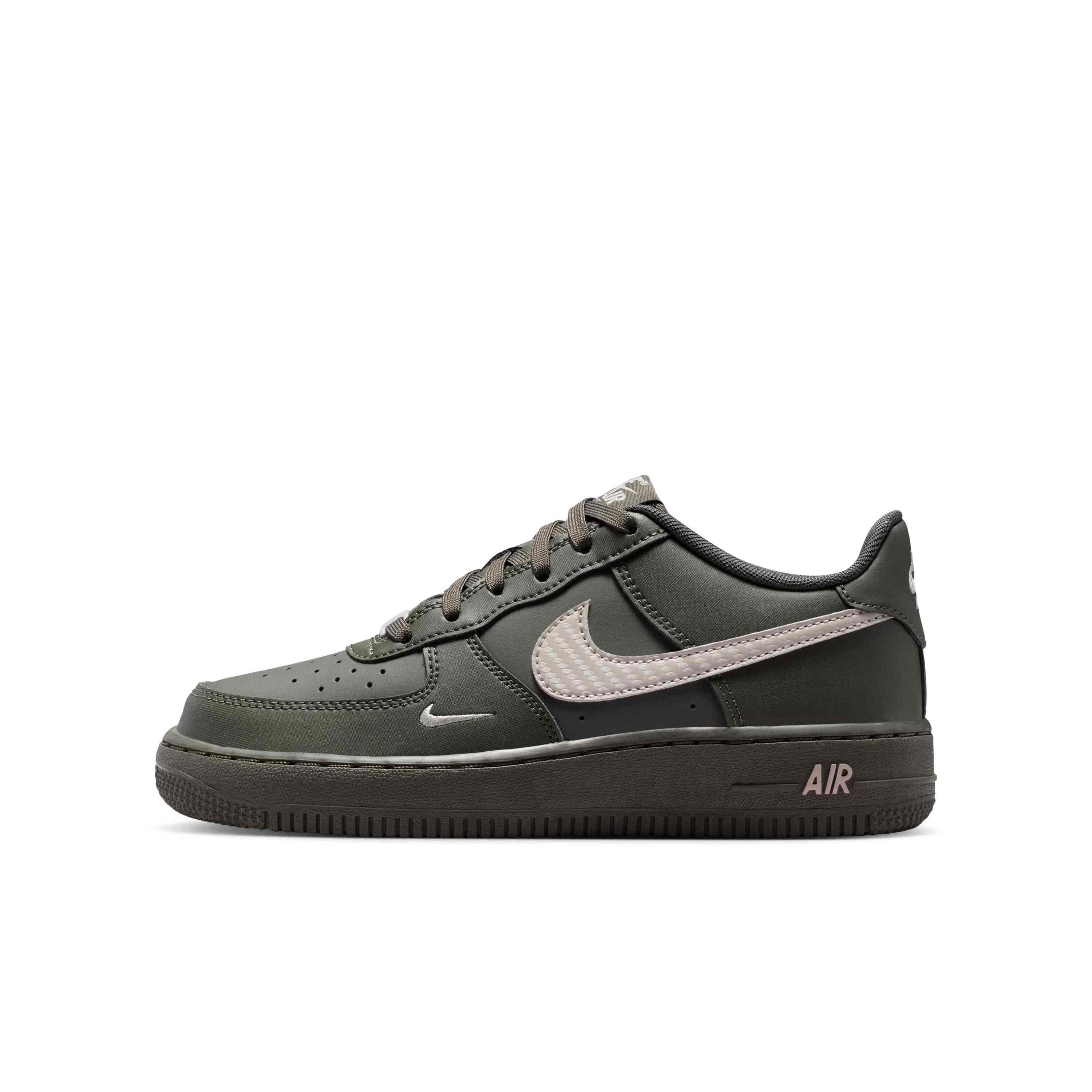 Nike, Older Kids' Shoes Air Force 1 Tech Essential, Detail 1