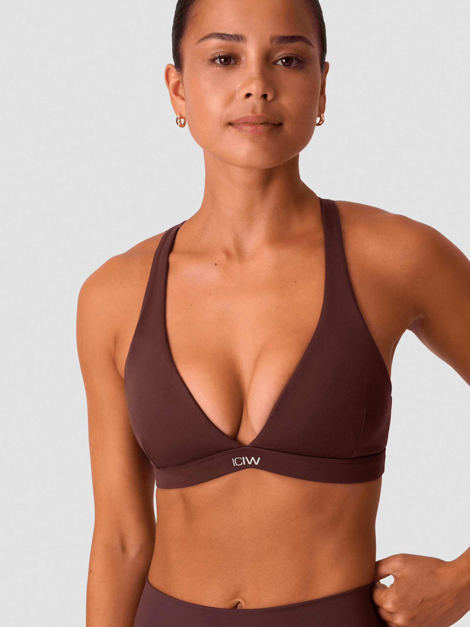 ICANIWILL, LUXE V-NECK SPORTS BRA W, Model 1