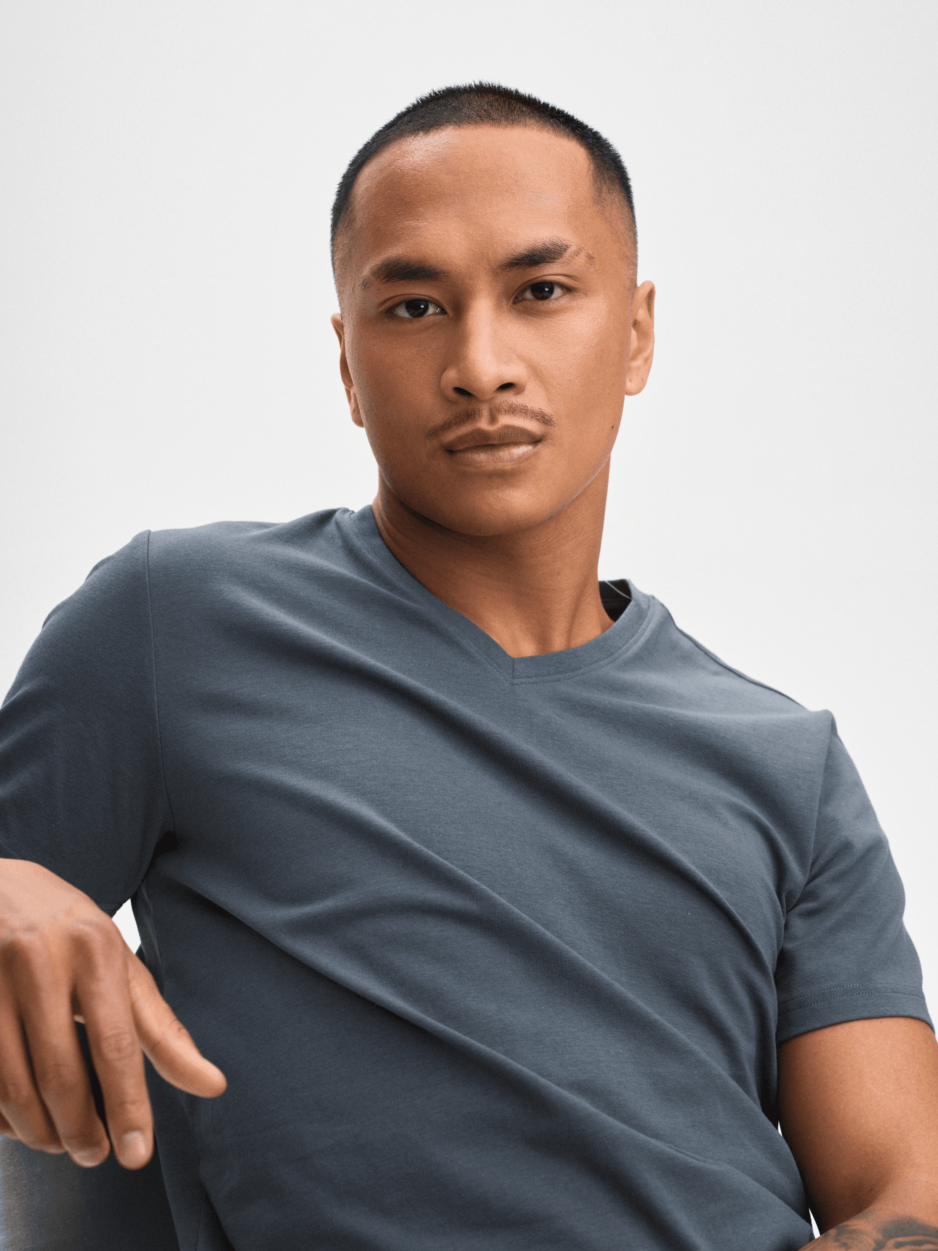 SOC, M SLIM FIT V-NECK TEE, Model 1