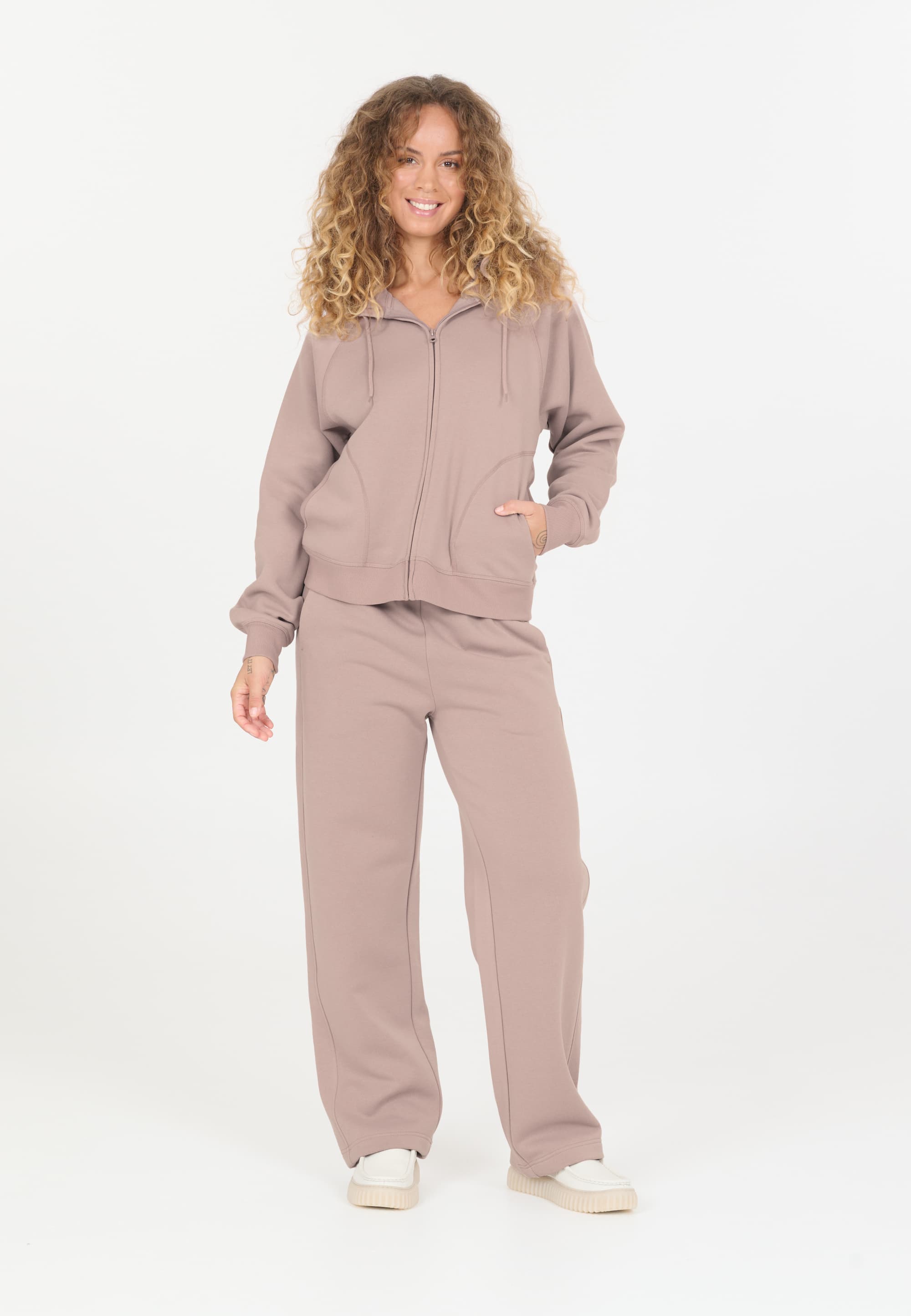 nou, Nelle, Model 1