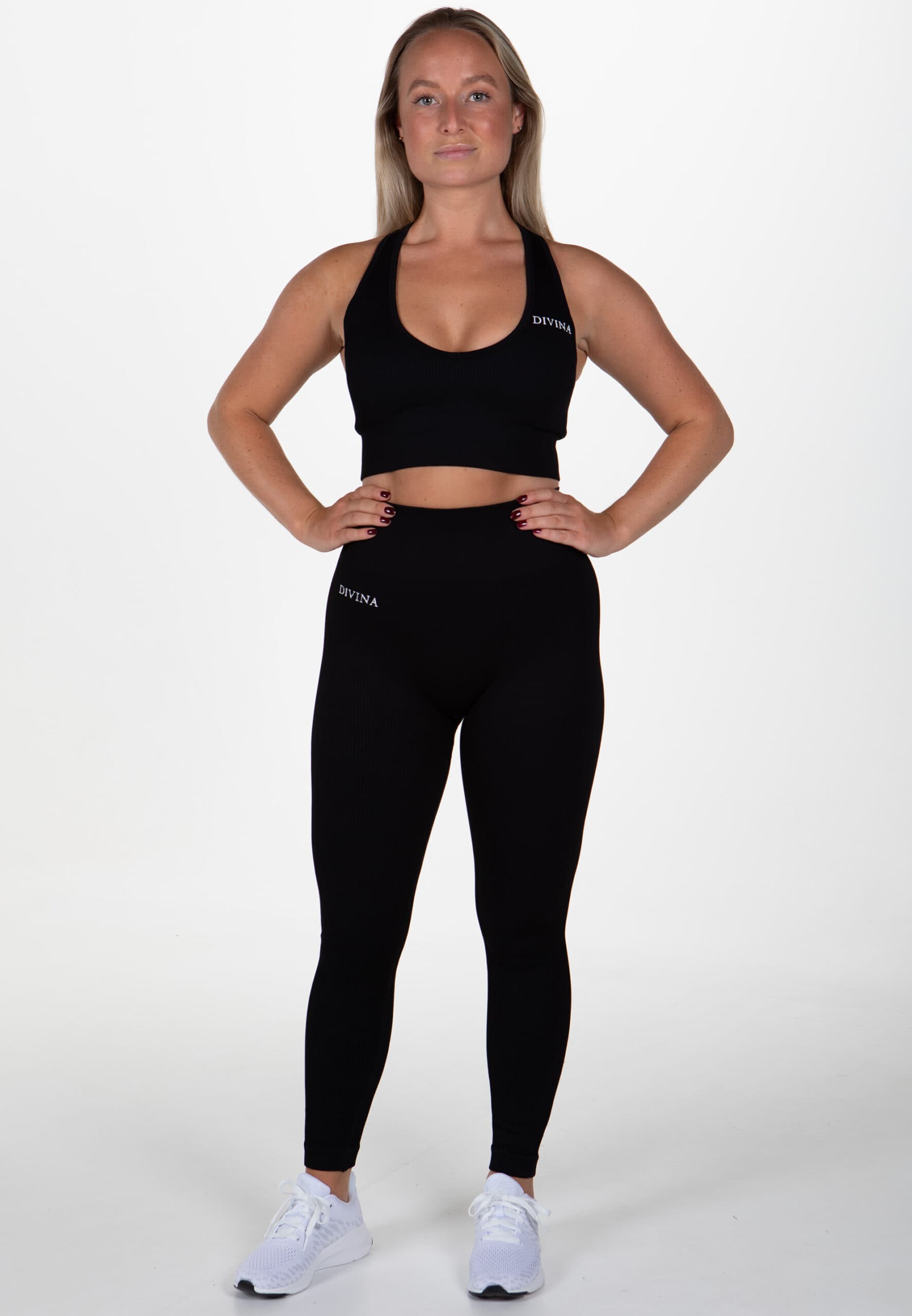 divina, Divina Sports Bra “wavy”, Model 1