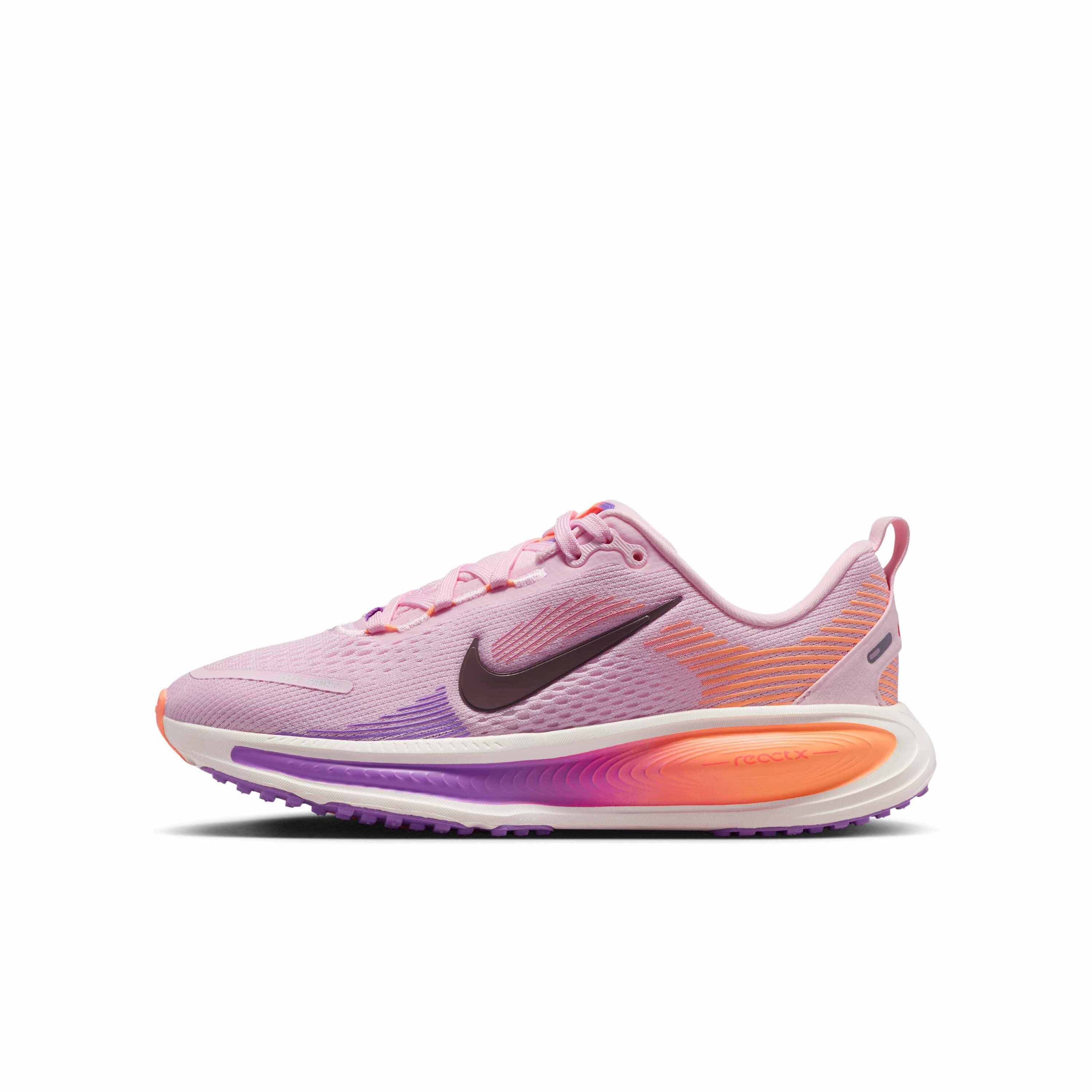 Nike, Older Kids' Road Running Shoes Vomero 18, Detail 1