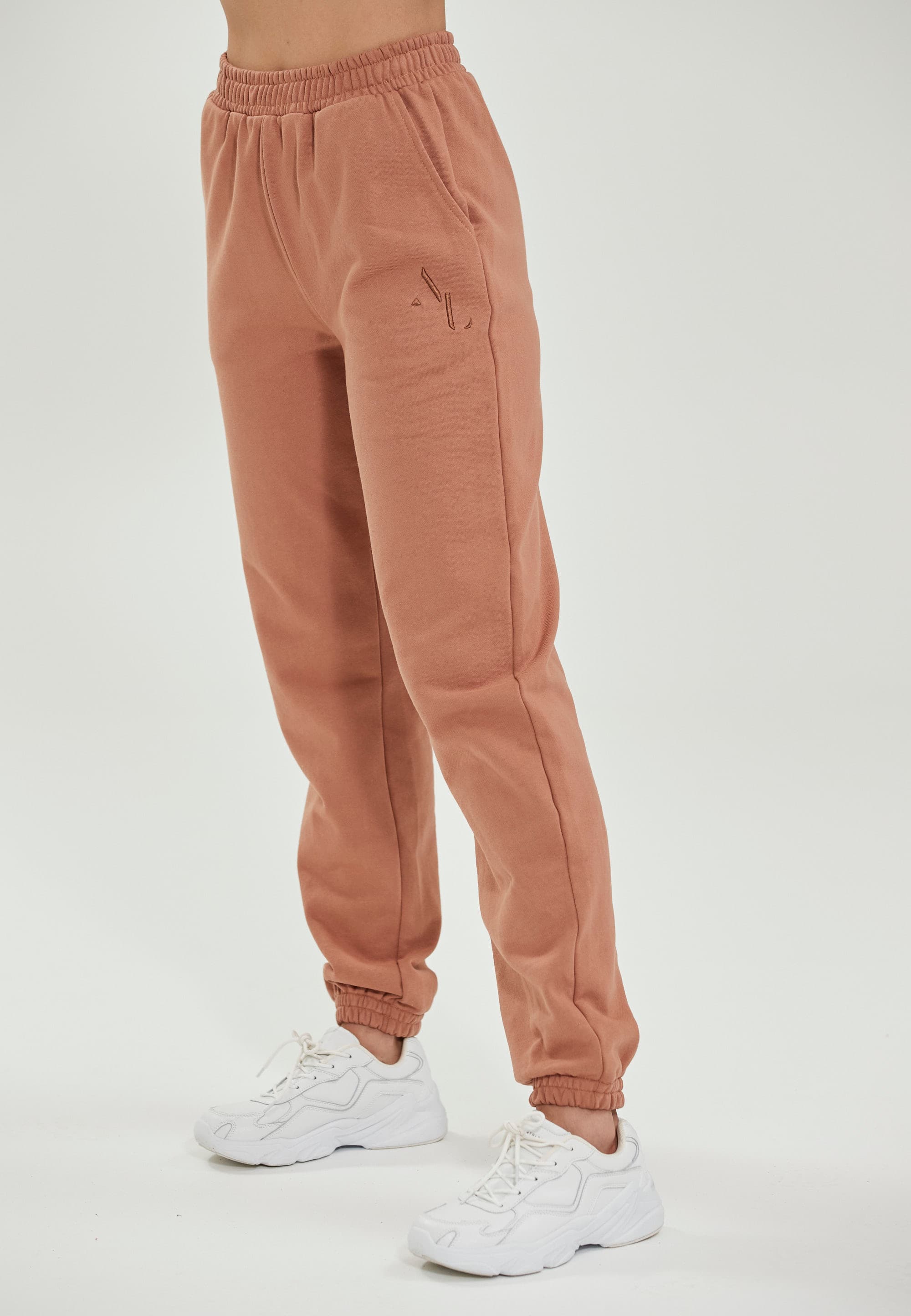 ATHLECIA, Lia Sweatpants, Model 1