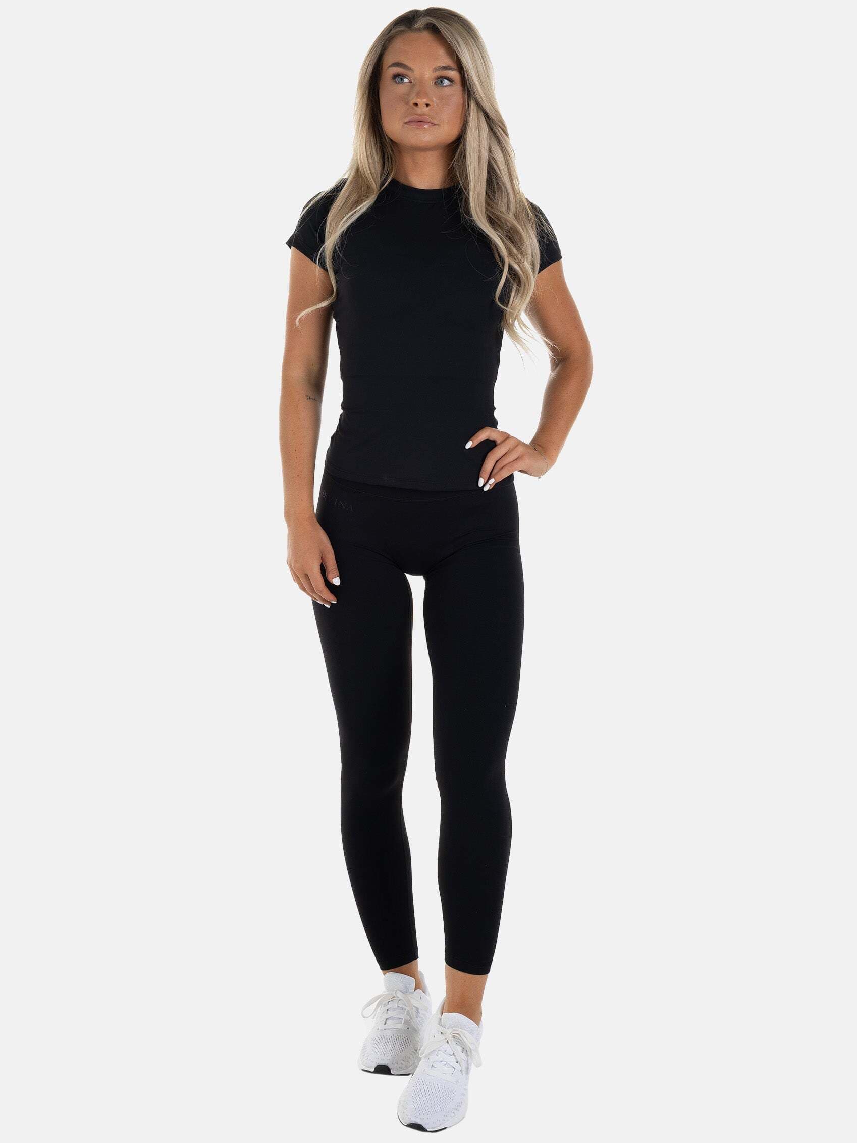 divina, Divina T-shirt 'athleisure', Model 1
